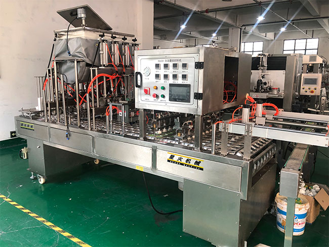 江蘇南京全自動塑料盒封口機(jī)設(shè)備展示